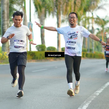Runner Photo 7754902