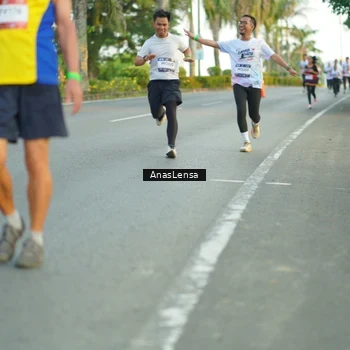 Runner Photo 7754924