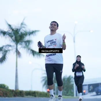 Runner Photo 7755090