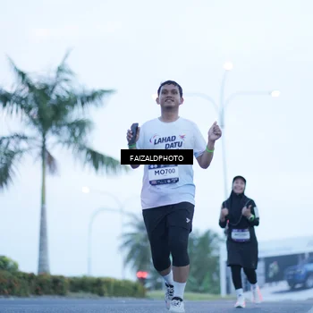 Runner Photo 7755100