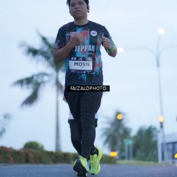Runner Photo 7755472