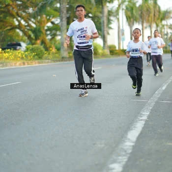 Runner Photo 7756001