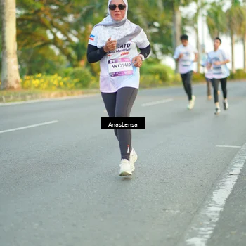 Runner Photo 7756006