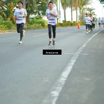 Runner Photo 7756007