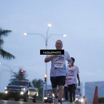 Runner Photo 7756011
