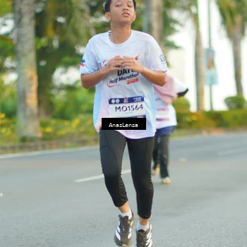 Runner Photo 7756022