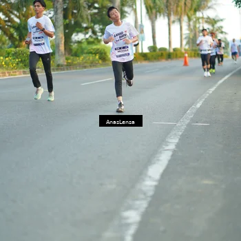 Runner Photo 7756024