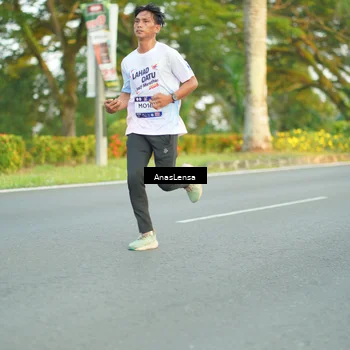 Runner Photo 7756033