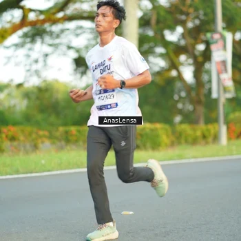 Runner Photo 7756049