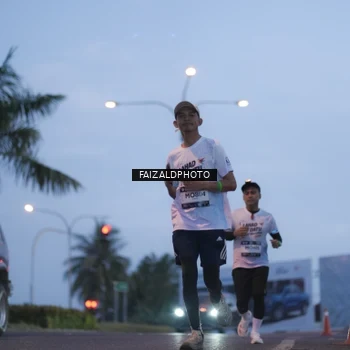 Runner Photo 7756264