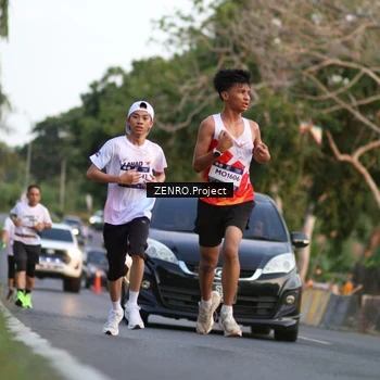 Runner Photo 7756768
