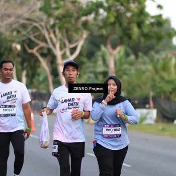 Runner Photo 7757001