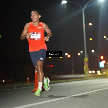 Runner Photo 7757058