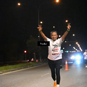 Runner Photo 7757391