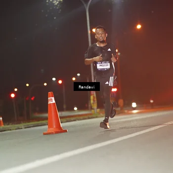 Runner Photo 7757402