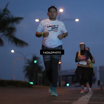 Runner Photo 7757573