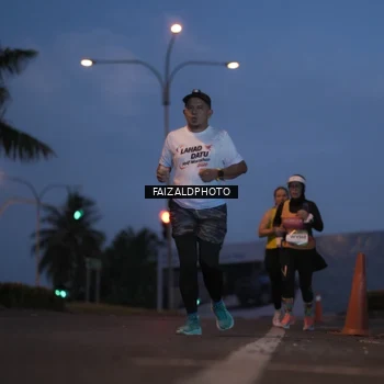 Runner Photo 7757590