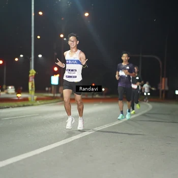 Runner Photo 7757615