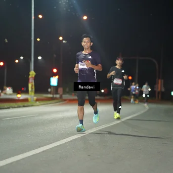 Runner Photo 7757624