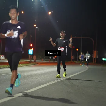 Runner Photo 7757631