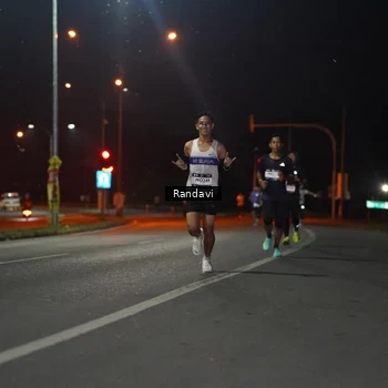 Runner Photo 7757660
