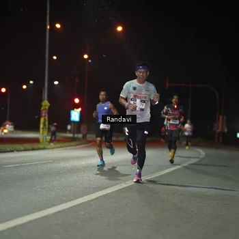 Runner Photo 7757664