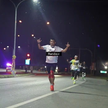 Runner Photo 7758005