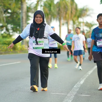 Runner Photo 7758020