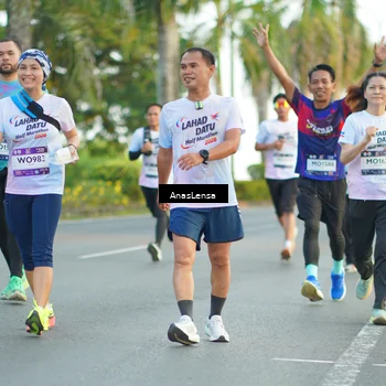 Runner Photo 7758079