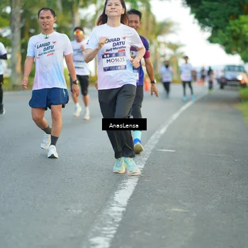Runner Photo 7758112