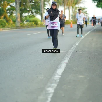 Runner Photo 7758190