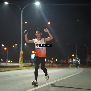 Runner Photo 7758192