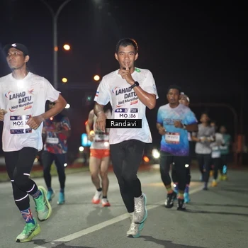 Runner Photo 7758275