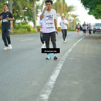Runner Photo 7758312