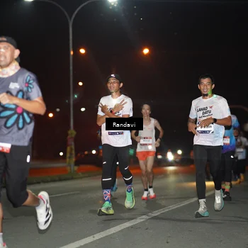 Runner Photo 7758316