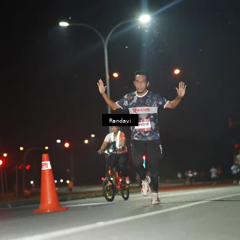 Runner Photo 7758583