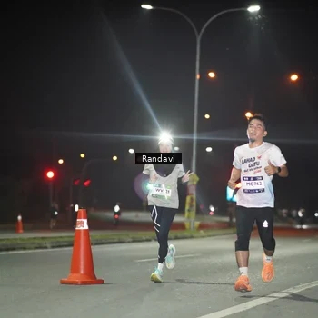 Runner Photo 7758585