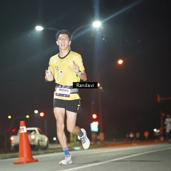 Runner Photo 7758640