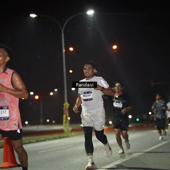 Runner Photo 7758673