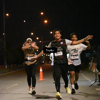 Runner Photo 7758895