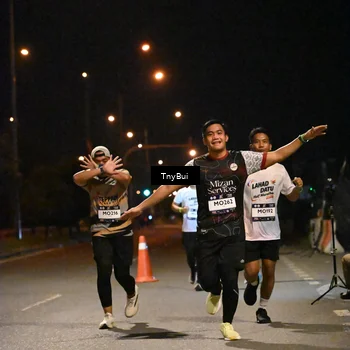 Runner Photo 7758896