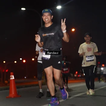 Runner Photo 7758904
