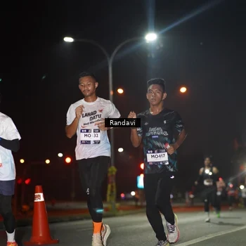 Runner Photo 7758920