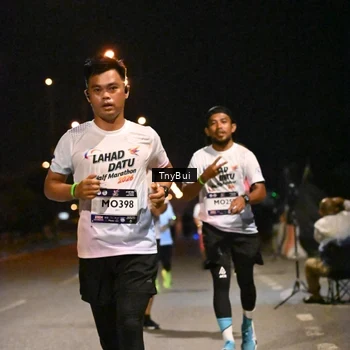 Runner Photo 7759105