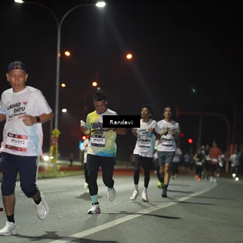 Runner Photo 7759902