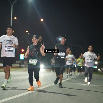 Runner Photo 7760042
