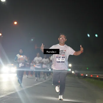 Runner Photo 7760099