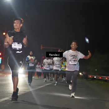 Runner Photo 7760103