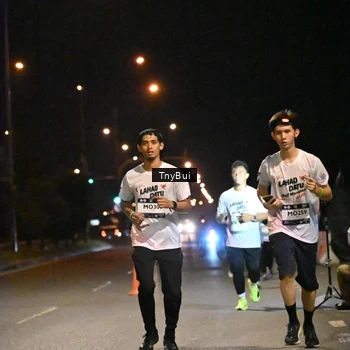 Runner Photo 7760399