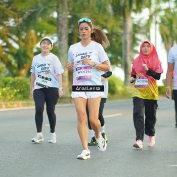 Runner Photo 7760475